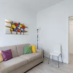 호텔 Piazza De Angeli M1 Comfortable Flat With Balcony *