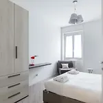 호텔 Piazza De Angeli M1 Comfortable Flat With Balcony *