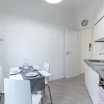 Piazza De Angeli M1 Comfortable Flat With Balcony 호텔
