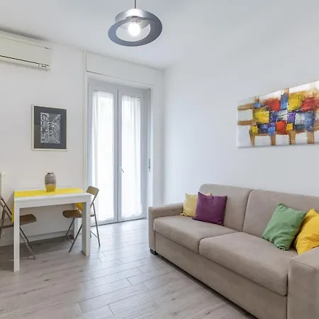 Piazza De Angeli M1 Comfortable Flat With Balcony * Milano