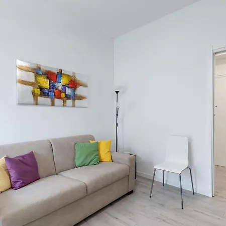 Apartment Piazza De Angeli M1 Comfortable Flat With Balcony *