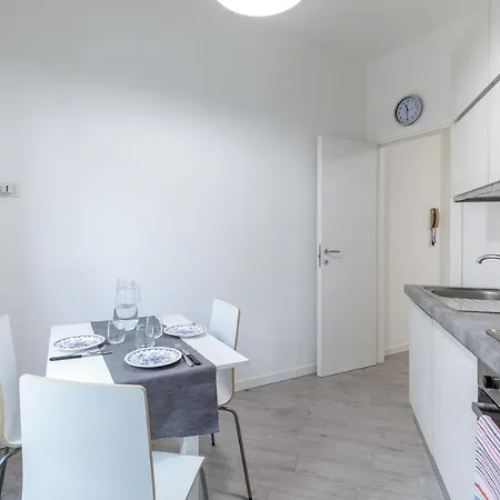 Piazza De Angeli M1 Comfortable Flat With Balcony Apartment