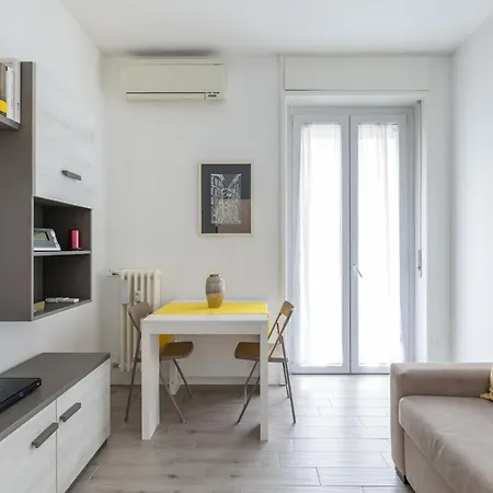 Piazza De Angeli M1 Comfortable Flat With Balcony * ミラノ