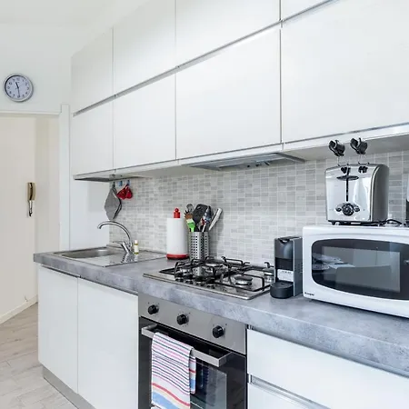 فندق Piazza De Angeli M1 Comfortable Flat With Balcony