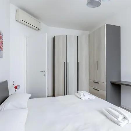 Piazza De Angeli M1 Comfortable Flat With Balcony Mailand