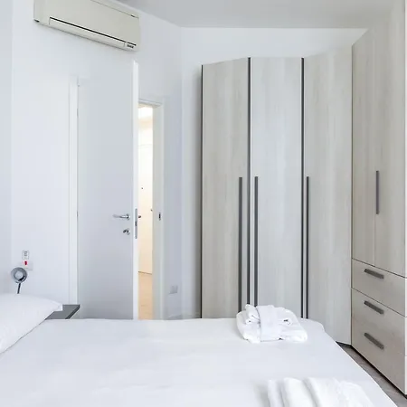Piazza De Angeli M1 Comfortable Flat With Balcony * Milán