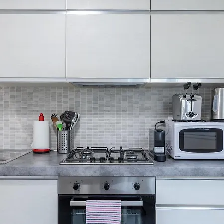 ホテル Piazza De Angeli M1 Comfortable Flat With Balcony *
