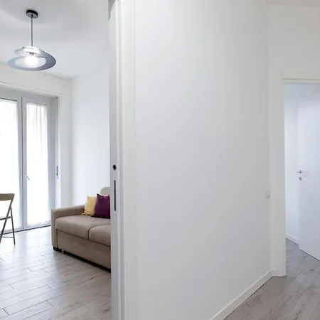 فندق Piazza De Angeli M1 Comfortable Flat With Balcony ميلان